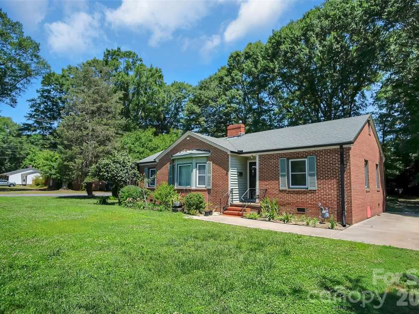712 Home Trail, Gastonia, NC 28052.  MLS# CAR4392728, YatesRealty ID 31434. 