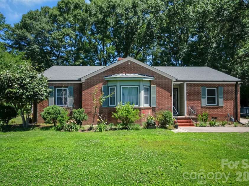 712 Home Trail, Gastonia, NC 28052.  MLS# CAR4392728, YatesRealty ID 31434. 