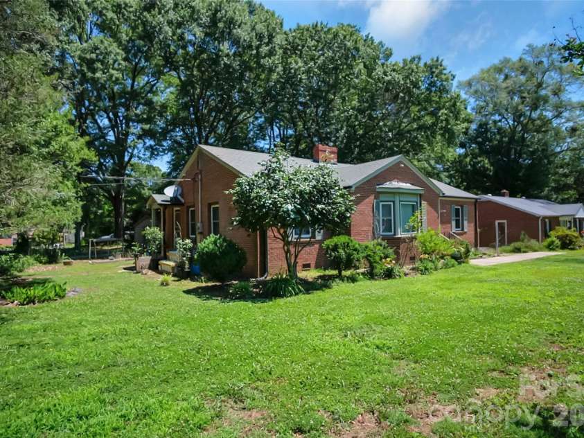 712 Home Trail, Gastonia, NC 28052.  MLS# CAR4392728, YatesRealty ID 31434. 