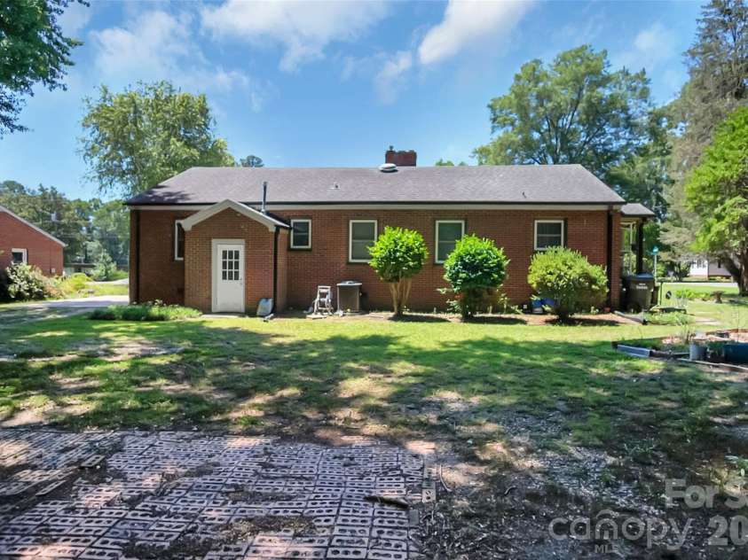 712 Home Trail, Gastonia, NC 28052.  MLS# CAR4392728, YatesRealty ID 31434. 