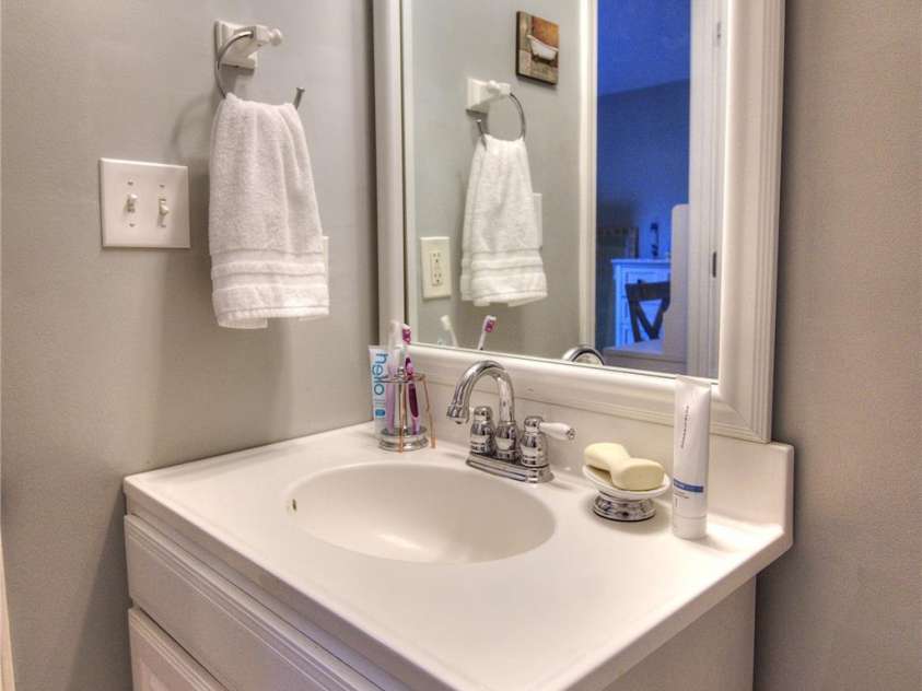 115 Park Vista Drive, Troutman, NC 28166.  MLS# CAR4347343, YatesRealty ID 31435. 
