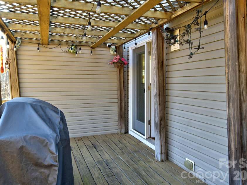 115 Park Vista Drive, Troutman, NC 28166.  MLS# CAR4347343, YatesRealty ID 31435. 