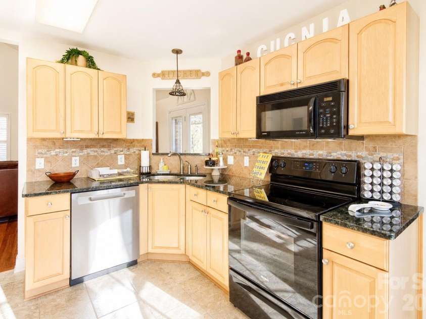 115 Park Vista Drive, Troutman, NC 28166.  MLS# CAR4347343, YatesRealty ID 31435. 