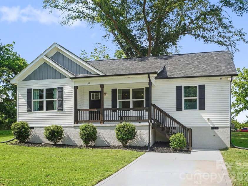 108 Marion Street, Lancaster, SC 29720.  MLS# CAR4391774, YatesRealty ID 31436. 