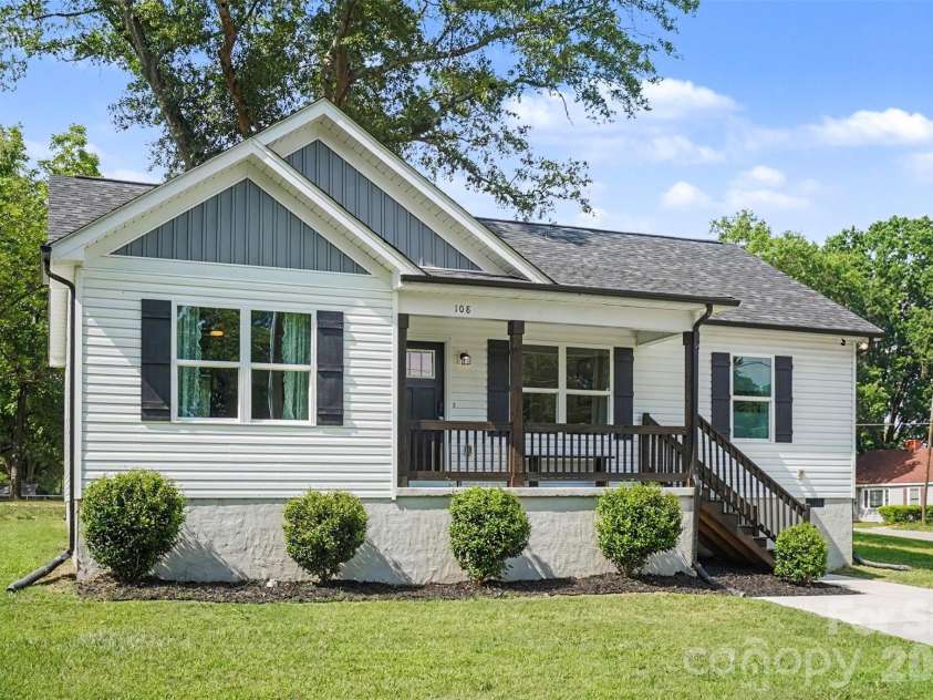 108 Marion Street, Lancaster, SC 29720.  MLS# CAR4391774, YatesRealty ID 31436. 