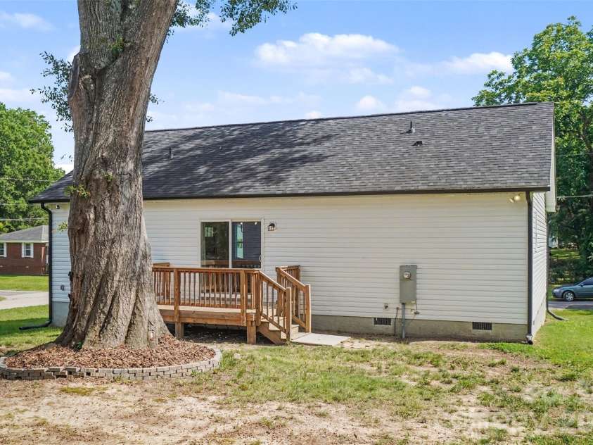 108 Marion Street, Lancaster, SC 29720.  MLS# CAR4391774, YatesRealty ID 31436. 