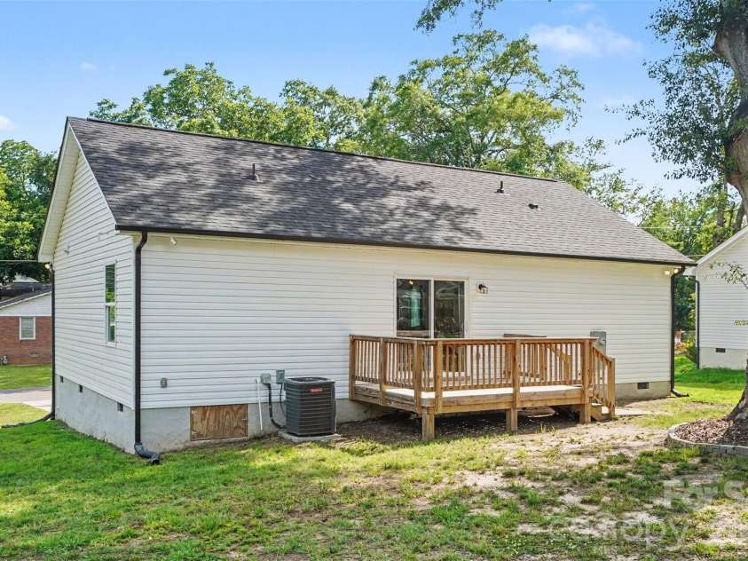 108 Marion Street, Lancaster, SC 29720.  MLS# CAR4391774, YatesRealty ID 31436. Back Deck