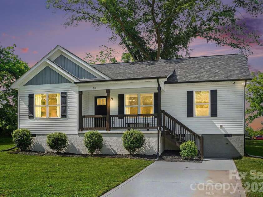 108 Marion Street, Lancaster, SC 29720.  MLS# CAR4391774, YatesRealty ID 31436. Welcome to 108 Marion