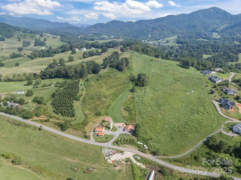 593 Buck Ridge Road, Waynesville, NC 28785.  MLS# CAR4288418, YatesRealty ID 31437. 
