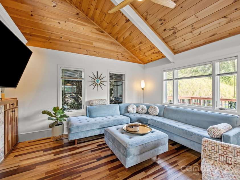 593 Buck Ridge Road, Waynesville, NC 28785.  MLS# CAR4288418, YatesRealty ID 31437. 