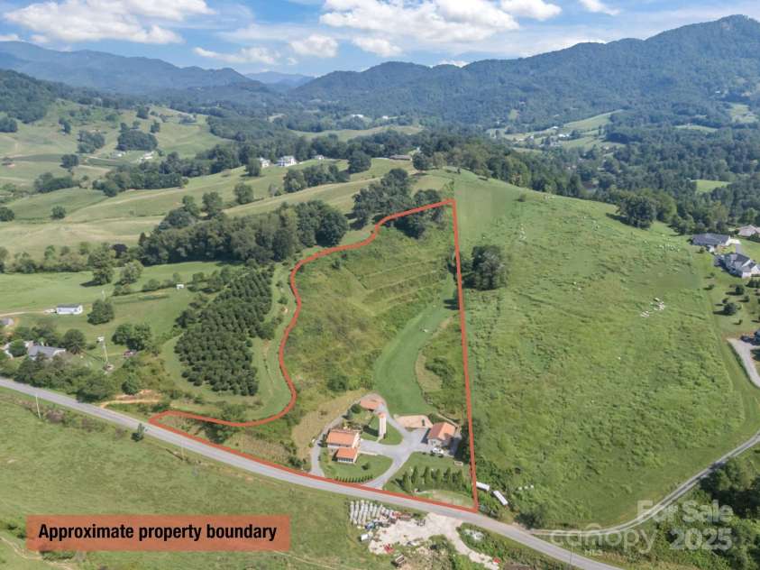 593 Buck Ridge Road, Waynesville, NC 28785.  MLS# CAR4288418, YatesRealty ID 31437. 