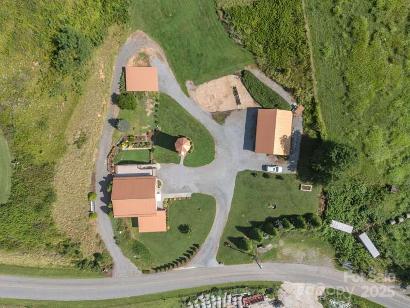 593 Buck Ridge Road, Waynesville, NC 28785.  MLS# CAR4288418, YatesRealty ID 31437. 