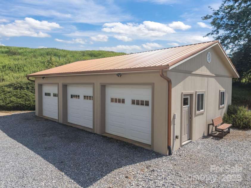 593 Buck Ridge Road, Waynesville, NC 28785.  MLS# CAR4288418, YatesRealty ID 31437. 