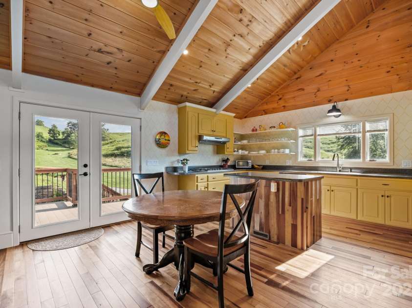 593 Buck Ridge Road, Waynesville, NC 28785.  MLS# CAR4288418, YatesRealty ID 31437. 