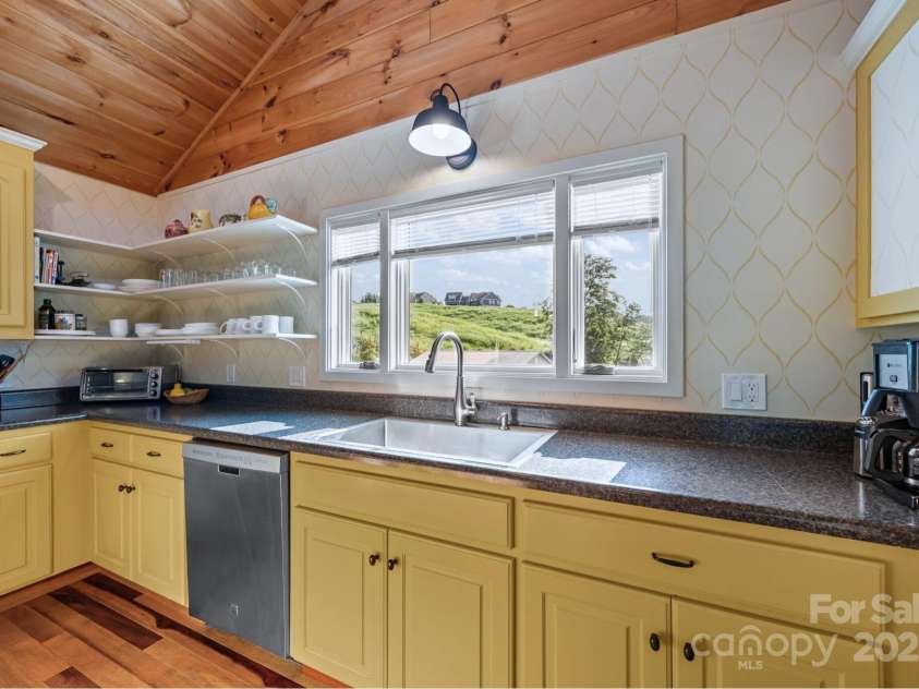 593 Buck Ridge Road, Waynesville, NC 28785.  MLS# CAR4288418, YatesRealty ID 31437. 