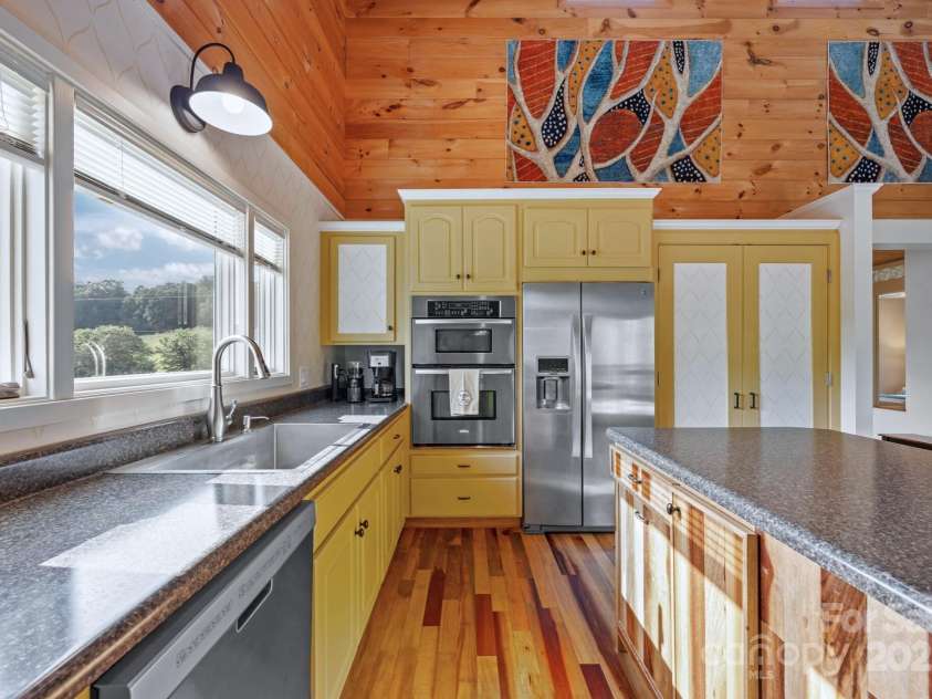 593 Buck Ridge Road, Waynesville, NC 28785.  MLS# CAR4288418, YatesRealty ID 31437. 