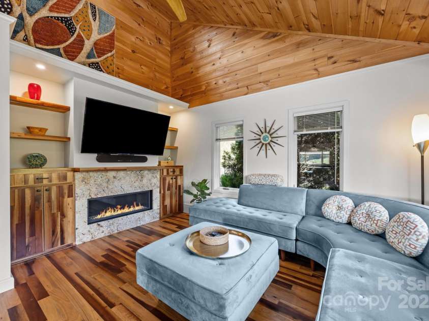 593 Buck Ridge Road, Waynesville, NC 28785.  MLS# CAR4288418, YatesRealty ID 31437. 
