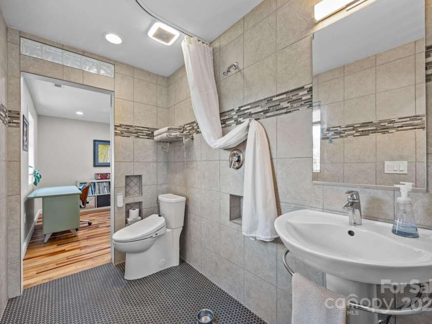593 Buck Ridge Road, Waynesville, NC 28785.  MLS# CAR4288418, YatesRealty ID 31437. 