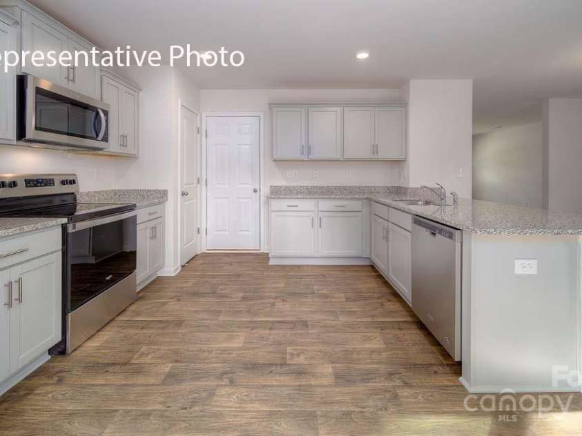 1047 20th Avenue Loop, Hickory, NC 28602.  MLS# CAR4288374, YatesRealty ID 31438. 