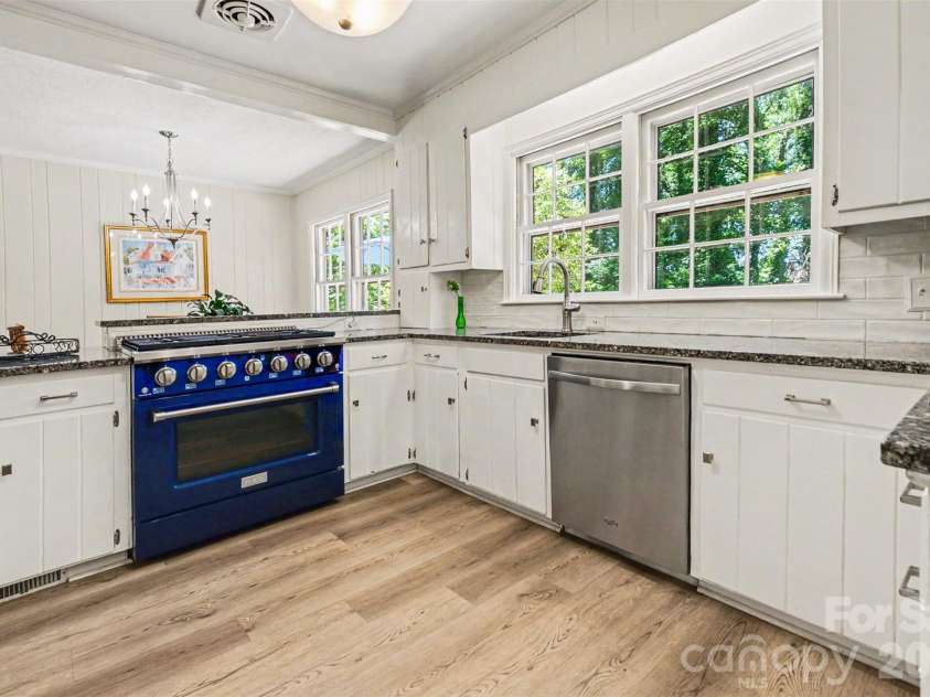 613 Ridge Street, Kings Mountain, NC 28086.  MLS# CAR4390159, YatesRealty ID 31438. 