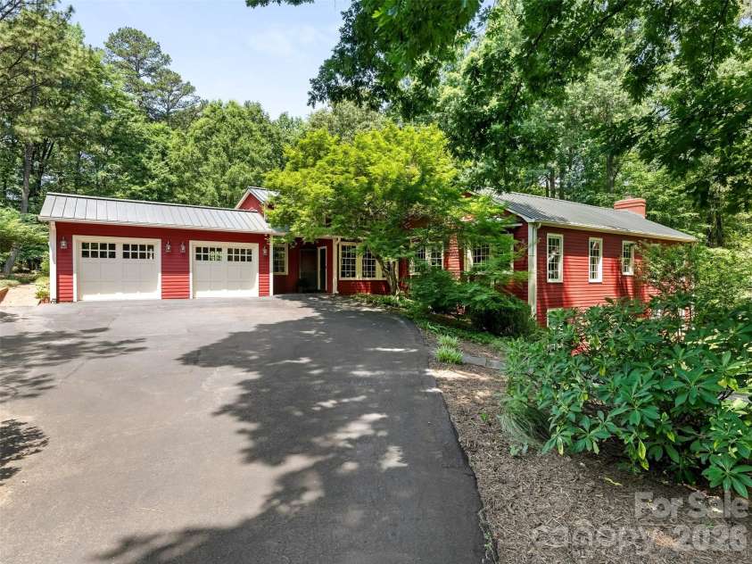 350 Shasta Lane, Charlotte, NC 28211.  MLS# CAR4394531, YatesRealty ID 31439. 