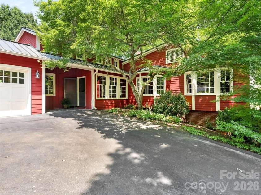 350 Shasta Lane, Charlotte, NC 28211.  MLS# CAR4394531, YatesRealty ID 31439. 