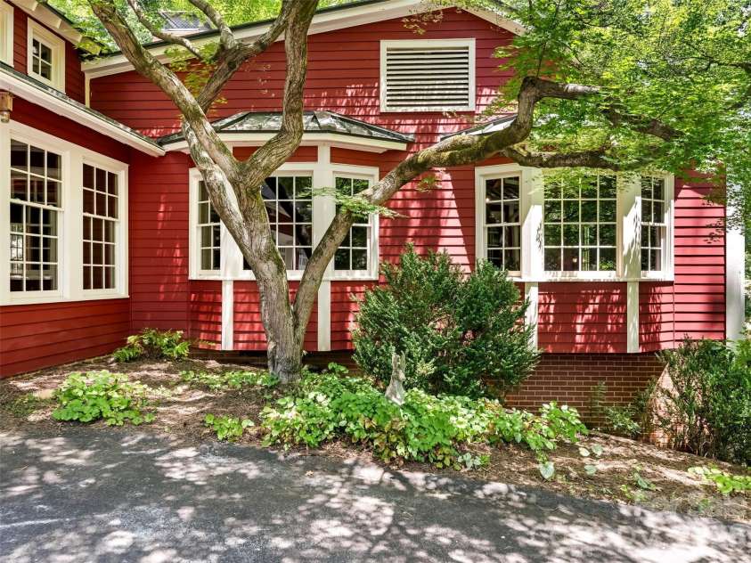 350 Shasta Lane, Charlotte, NC 28211.  MLS# CAR4394531, YatesRealty ID 31439. 