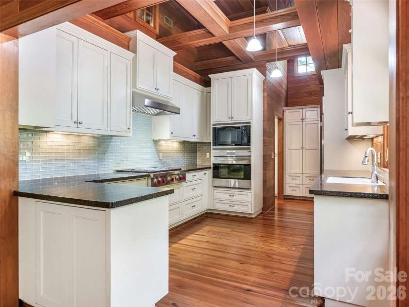 350 Shasta Lane, Charlotte, NC 28211.  MLS# CAR4394531, YatesRealty ID 31439. 