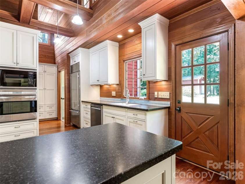 350 Shasta Lane, Charlotte, NC 28211.  MLS# CAR4394531, YatesRealty ID 31439. 