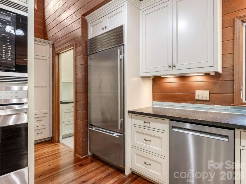 350 Shasta Lane, Charlotte, NC 28211.  MLS# CAR4394531, YatesRealty ID 31439. 
