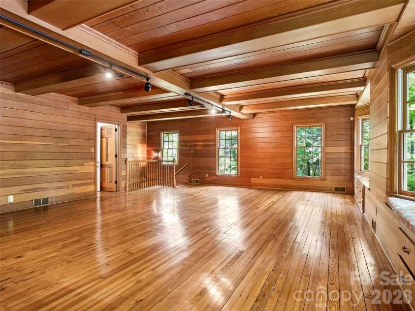 350 Shasta Lane, Charlotte, NC 28211.  MLS# CAR4394531, YatesRealty ID 31439. 