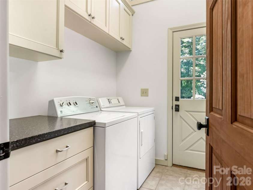 350 Shasta Lane, Charlotte, NC 28211.  MLS# CAR4394531, YatesRealty ID 31439. 