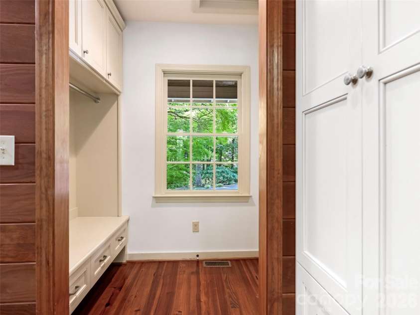 350 Shasta Lane, Charlotte, NC 28211.  MLS# CAR4394531, YatesRealty ID 31439. 