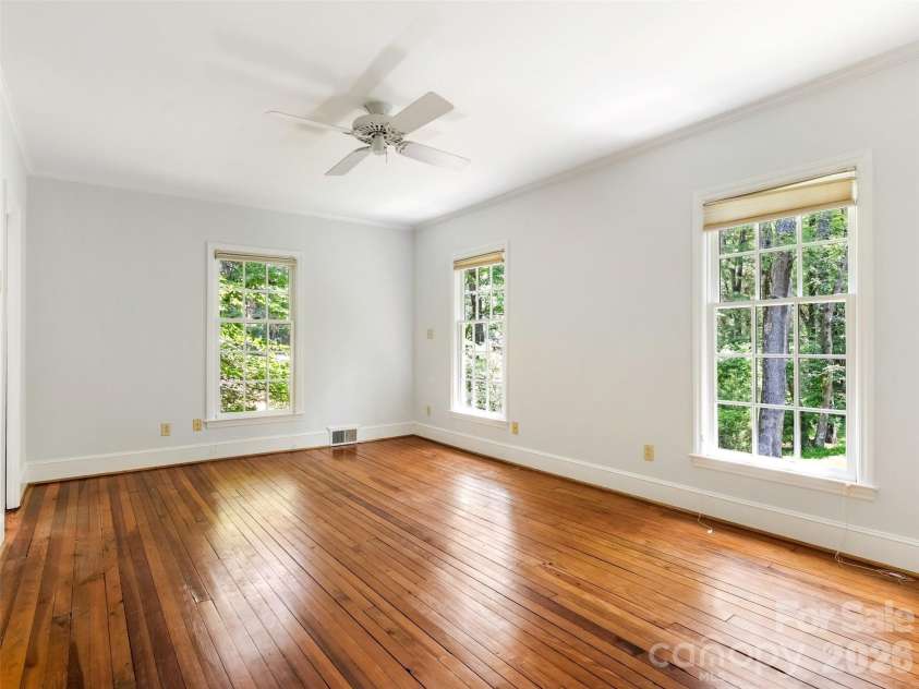 350 Shasta Lane, Charlotte, NC 28211.  MLS# CAR4394531, YatesRealty ID 31439. 