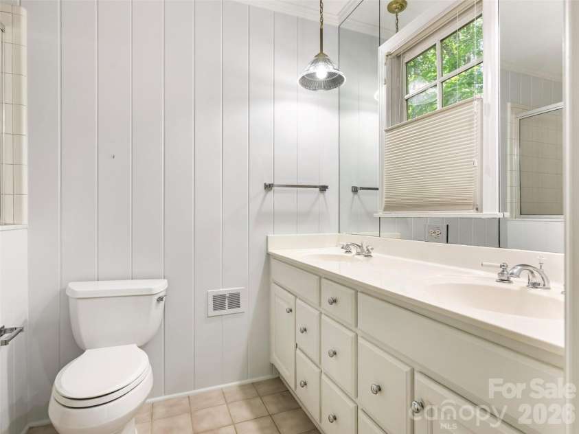 350 Shasta Lane, Charlotte, NC 28211.  MLS# CAR4394531, YatesRealty ID 31439. 