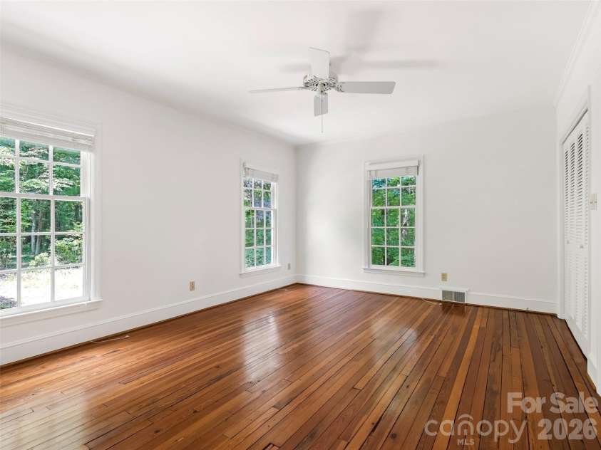 350 Shasta Lane, Charlotte, NC 28211.  MLS# CAR4394531, YatesRealty ID 31439. 