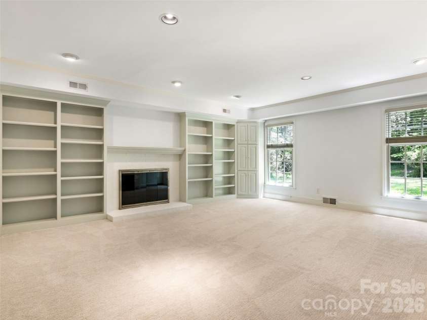 350 Shasta Lane, Charlotte, NC 28211.  MLS# CAR4394531, YatesRealty ID 31439. 