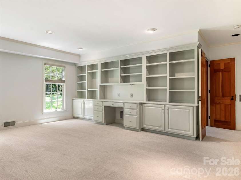 350 Shasta Lane, Charlotte, NC 28211.  MLS# CAR4394531, YatesRealty ID 31439. 