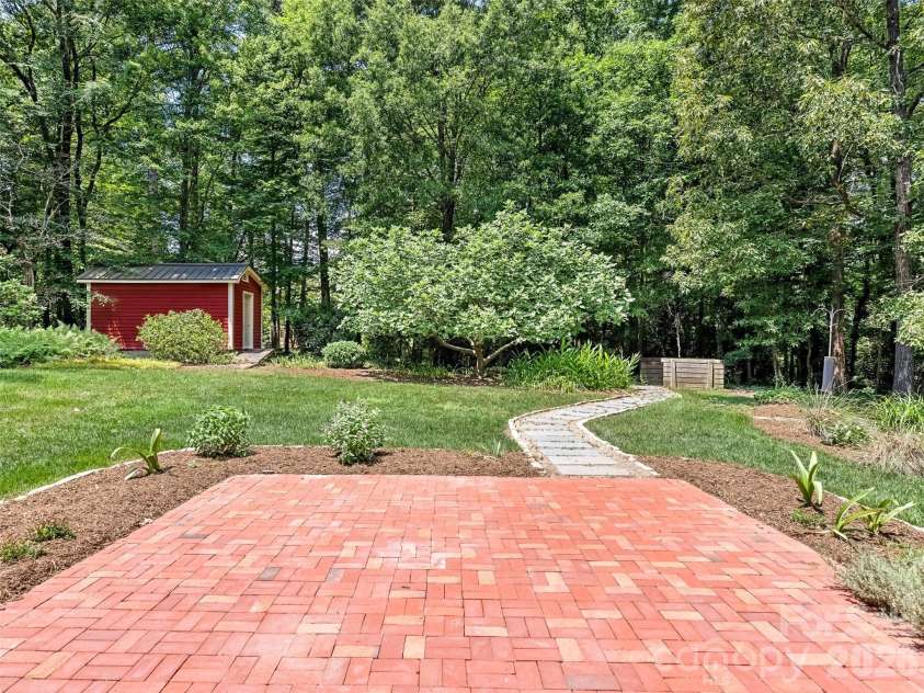 350 Shasta Lane, Charlotte, NC 28211.  MLS# CAR4394531, YatesRealty ID 31439. 
