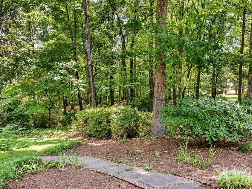 350 Shasta Lane, Charlotte, NC 28211.  MLS# CAR4394531, YatesRealty ID 31439. 