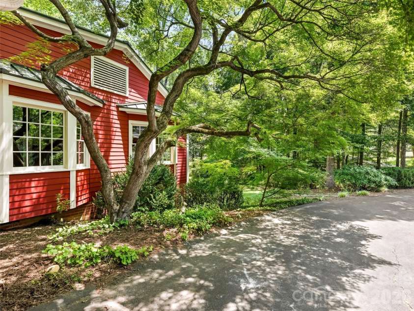 350 Shasta Lane, Charlotte, NC 28211.  MLS# CAR4394531, YatesRealty ID 31439. 