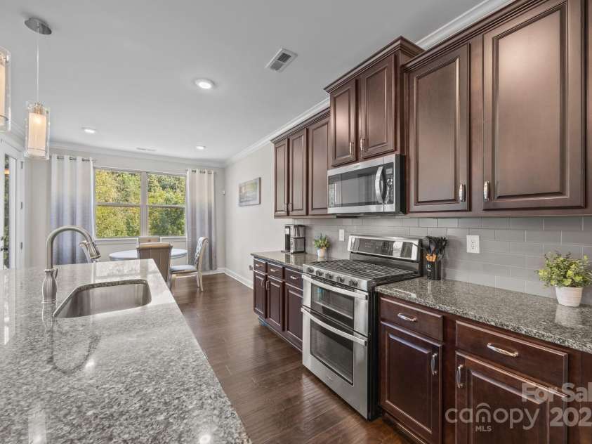 141 Rain Shadow Drive, Mooresville, NC 28115.  MLS# CAR4305913, YatesRealty ID 3144. Gas Range with griddle in the middle