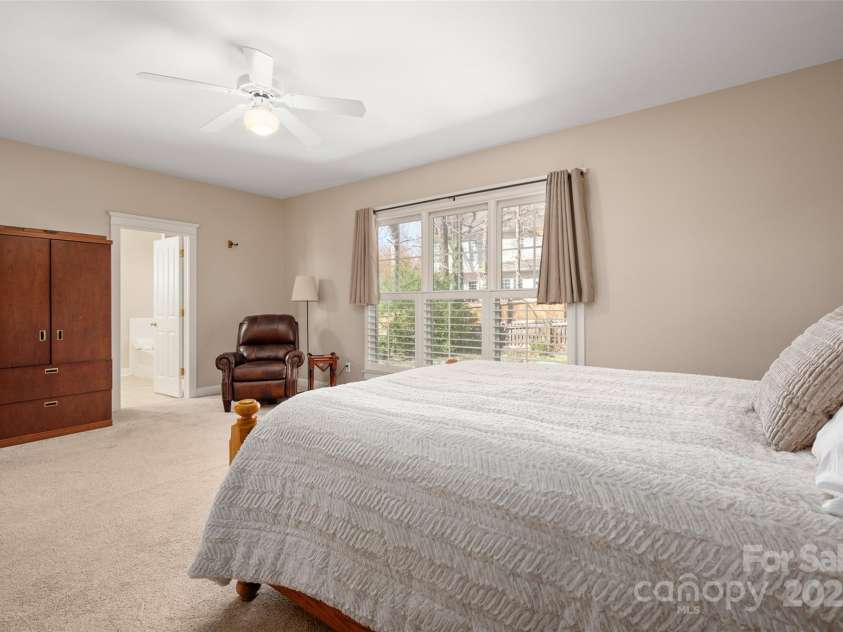 7806 Spanish Oaks Drive, Waxhaw, NC 28173.  MLS# CAR4235449, YatesRealty ID 3144. Primary Suite