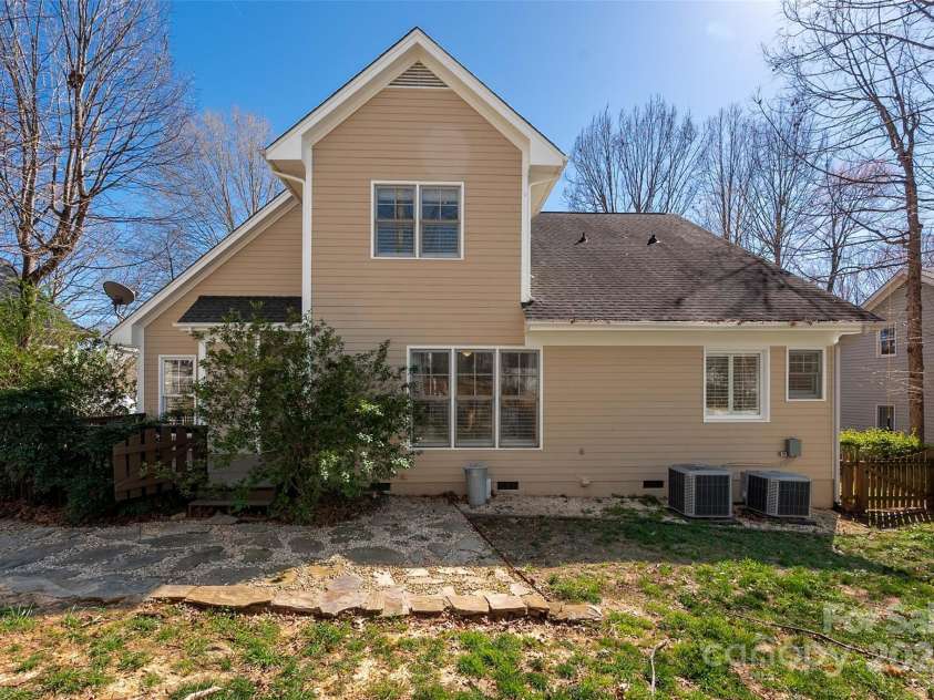7806 Spanish Oaks Drive, Waxhaw, NC 28173.  MLS# CAR4235449, YatesRealty ID 3144. Rear of Home