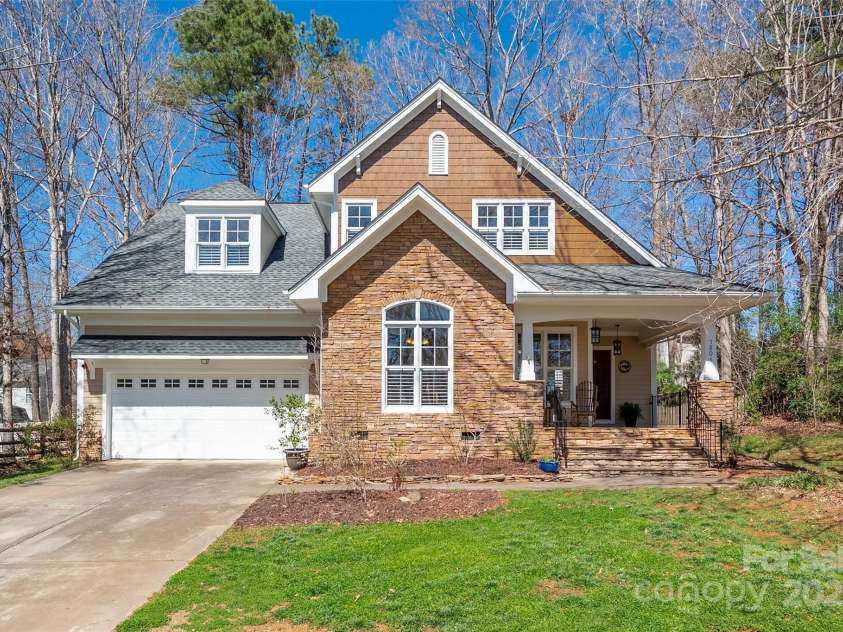 7806 Spanish Oaks Drive, Waxhaw, NC 28173.  MLS# CAR4235449, YatesRealty ID 3144. Welcome Home