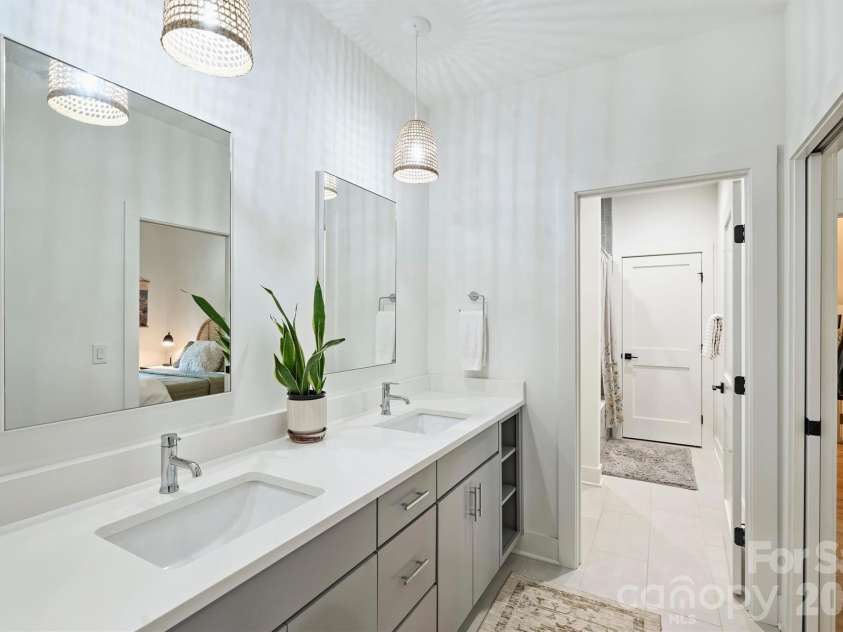 1241 Heather Lane, Charlotte, NC 28209.  MLS# CAR4391478, YatesRealty ID 31440. Bathroom#3