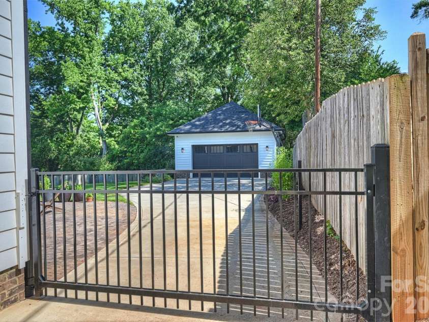 1241 Heather Lane, Charlotte, NC 28209.  MLS# CAR4391478, YatesRealty ID 31440. Driveway/Garage