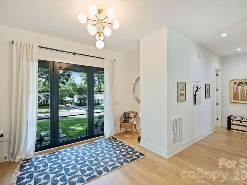 1241 Heather Lane, Charlotte, NC 28209.  MLS# CAR4391478, YatesRealty ID 31440. Foyer