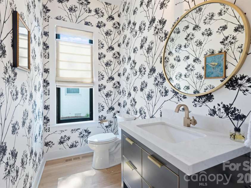 1241 Heather Lane, Charlotte, NC 28209.  MLS# CAR4391478, YatesRealty ID 31440. Half Bath