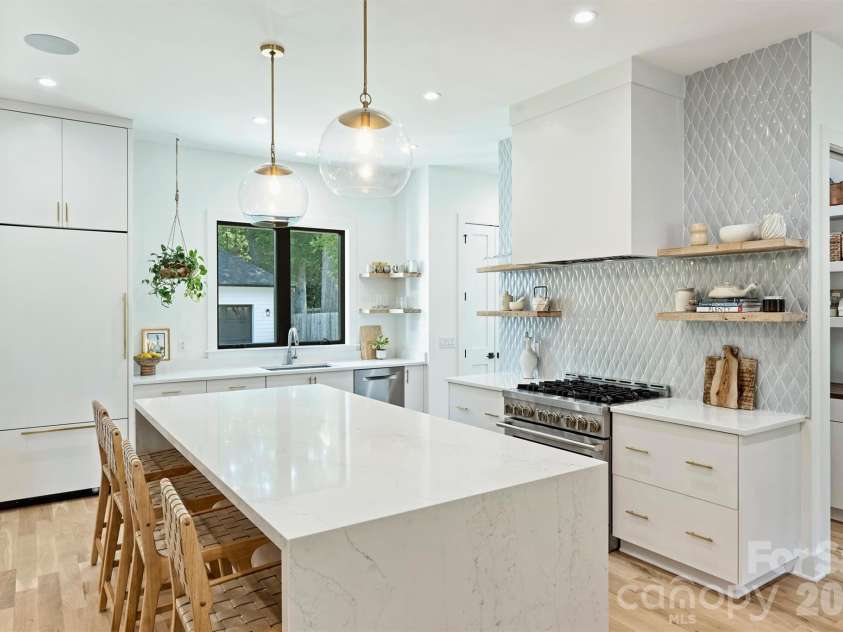 1241 Heather Lane, Charlotte, NC 28209.  MLS# CAR4391478, YatesRealty ID 31440. Kitchen